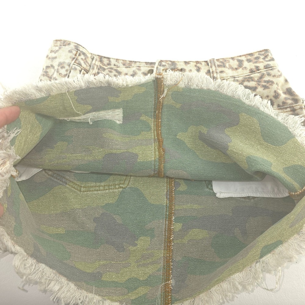 Style Rack Faded Leopard Print Denim Mini Skirt Medium Distressed Animal Mobwife - Picture 7 of 16
